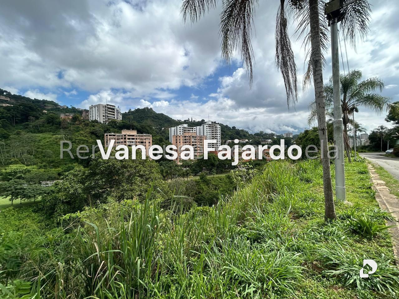 Terreno en Cerro Verde, Caracas – 14