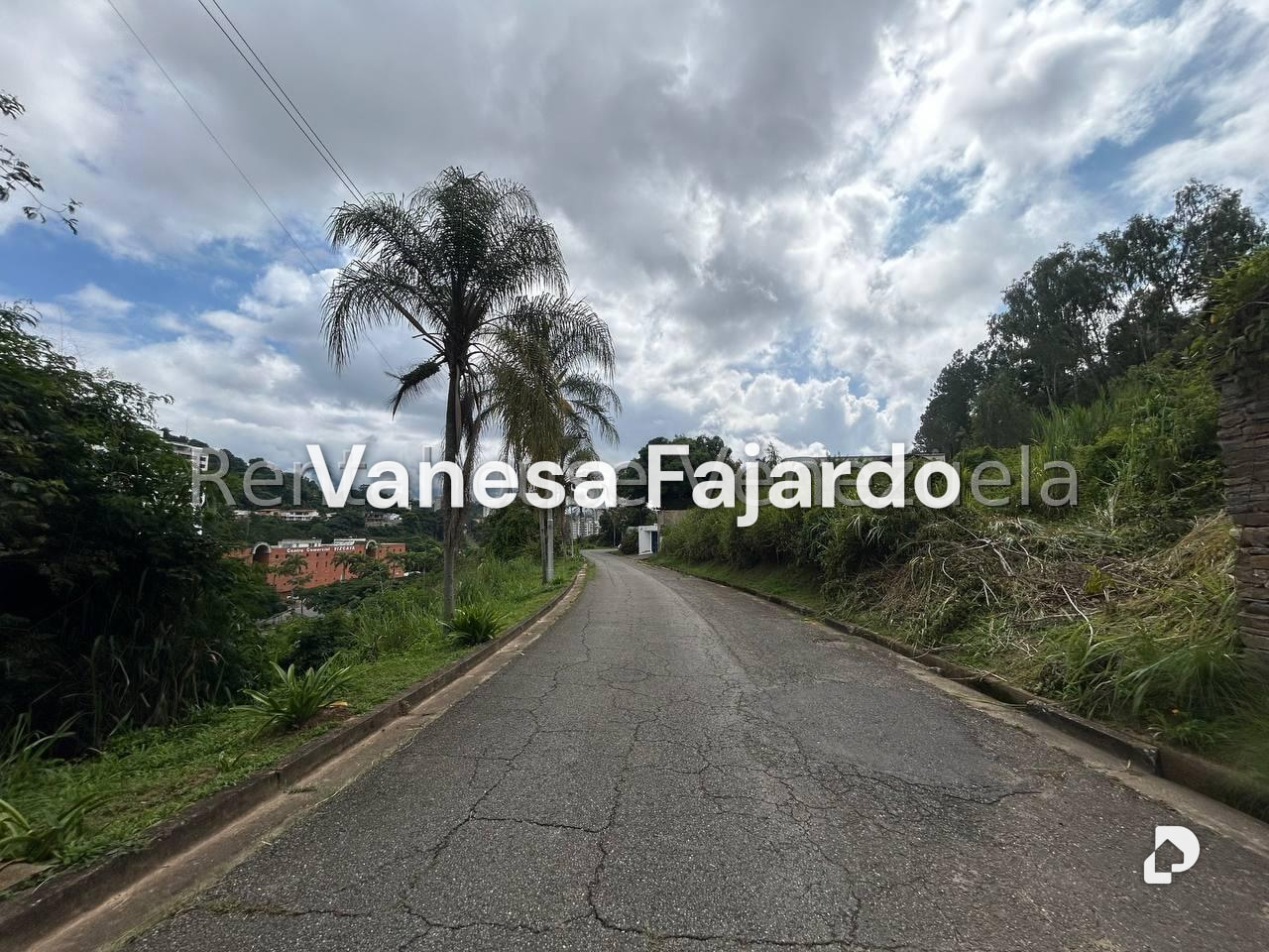 Terreno en Cerro Verde, Caracas – 17