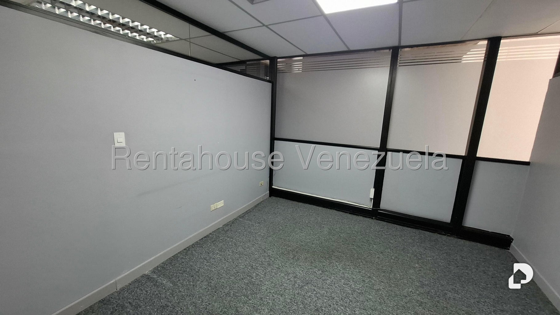 Oficina en La Castellana, Caracas – 15