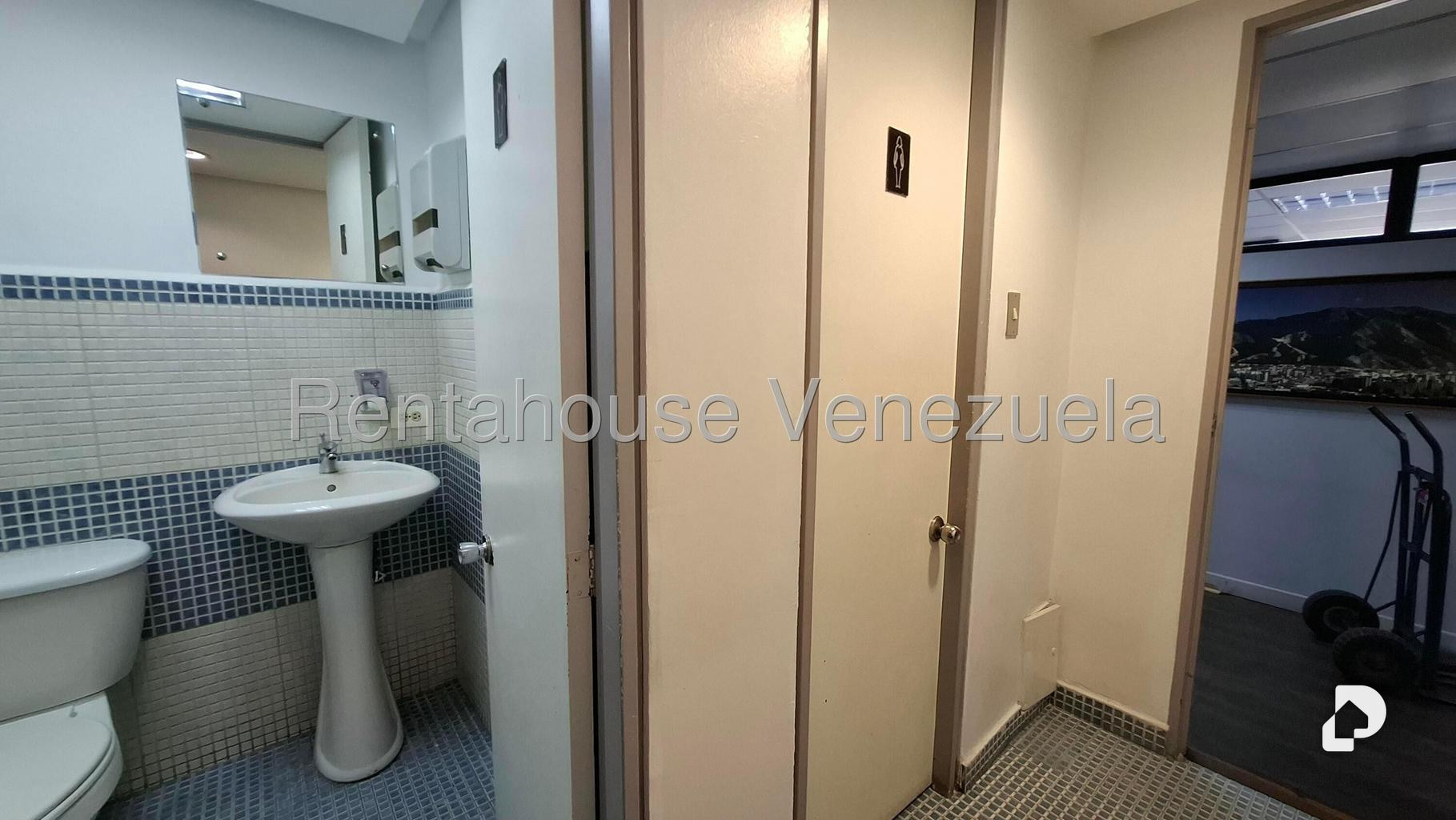 Oficina en La Castellana, Caracas – 28