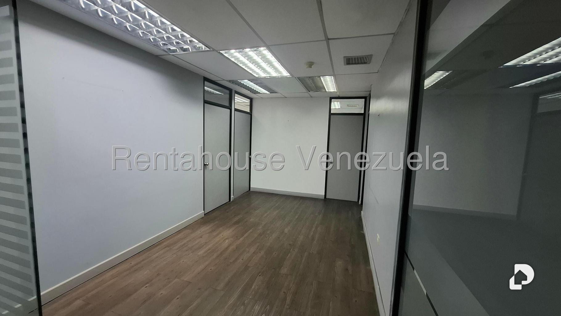 Oficina en La Castellana, Caracas – 25