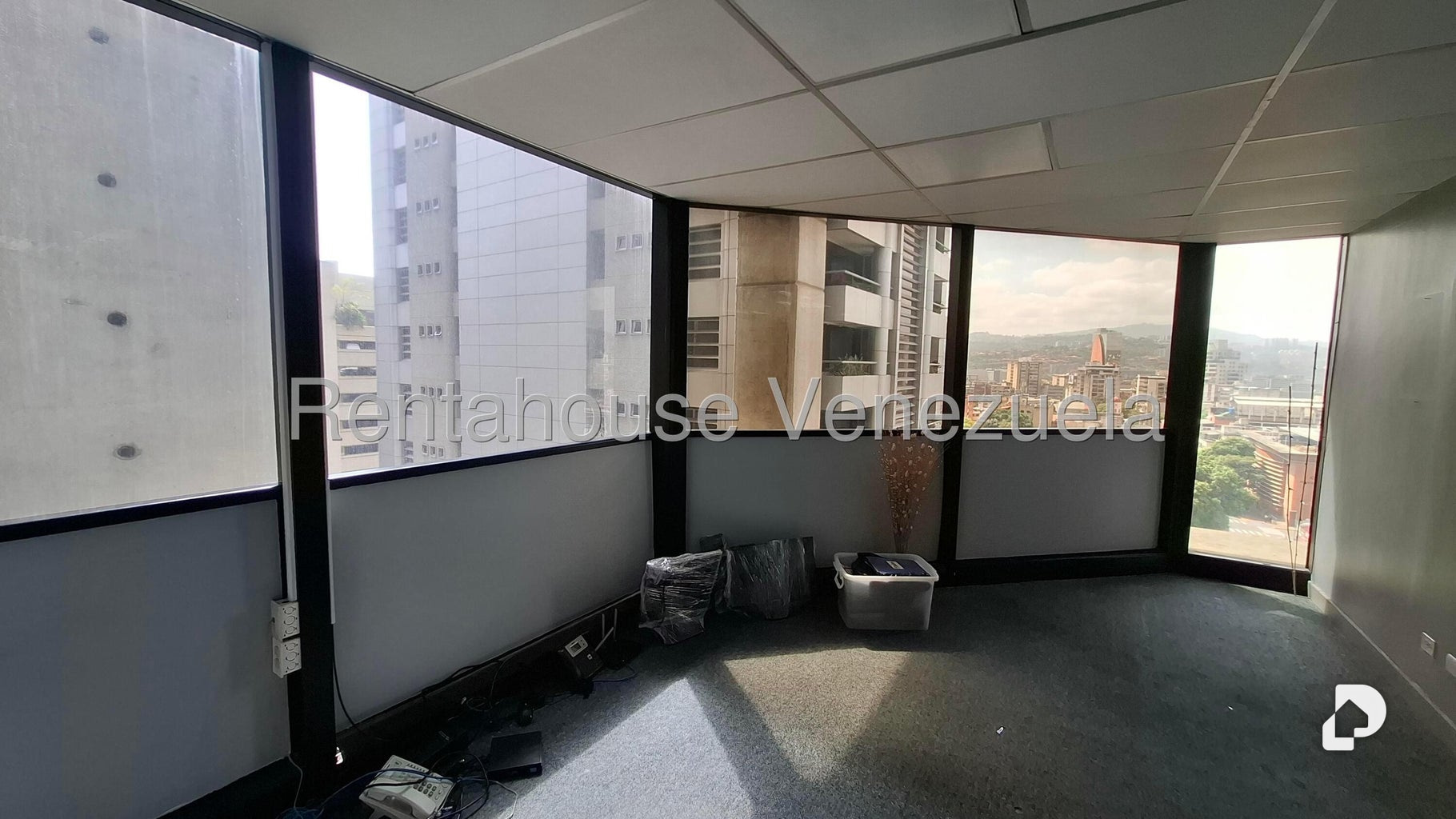 Oficina en La Castellana, Caracas – 18
