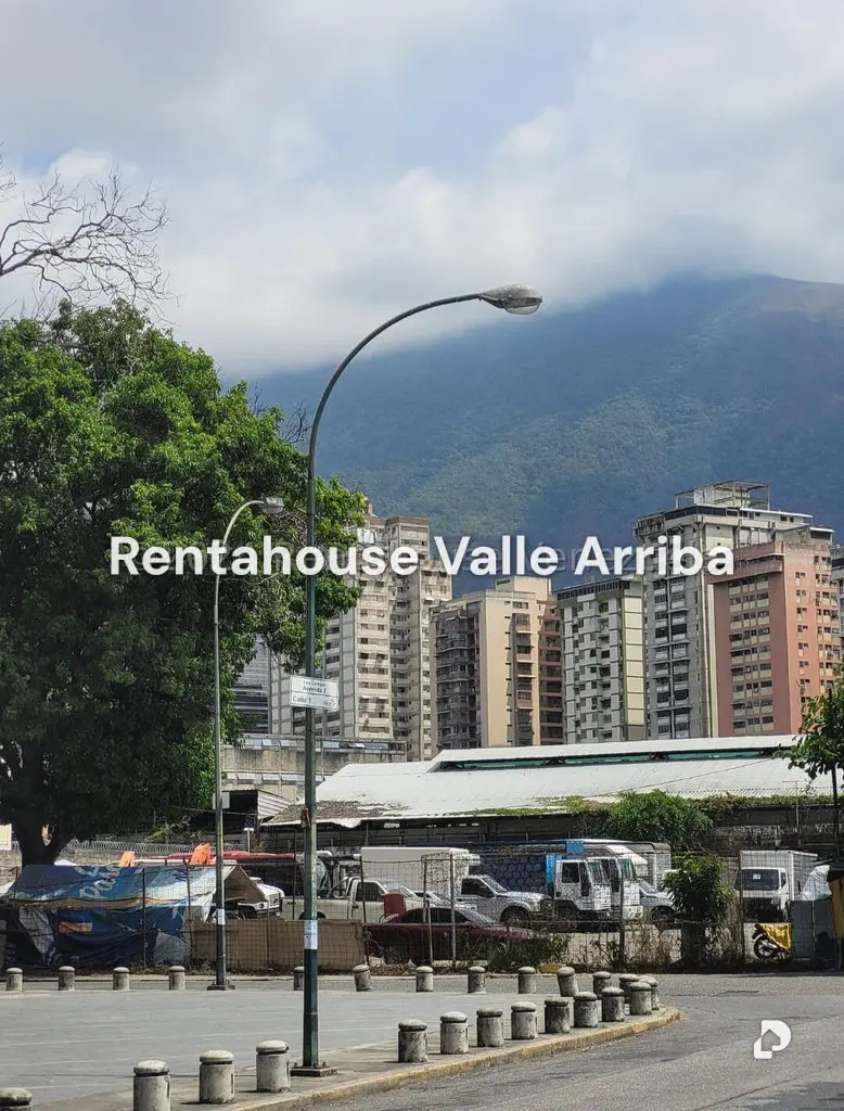 Terreno en Los Cortijos de Lourdes, Caracas – 12