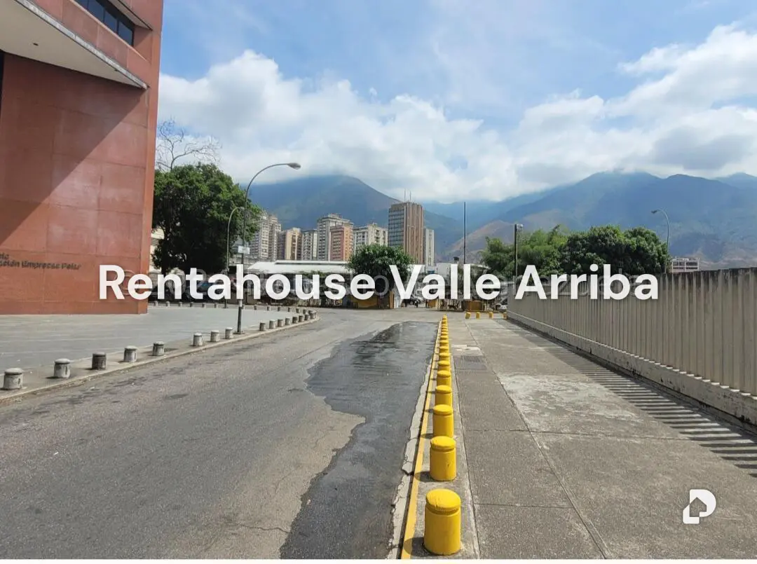 Terreno en Los Cortijos de Lourdes, Caracas – 2