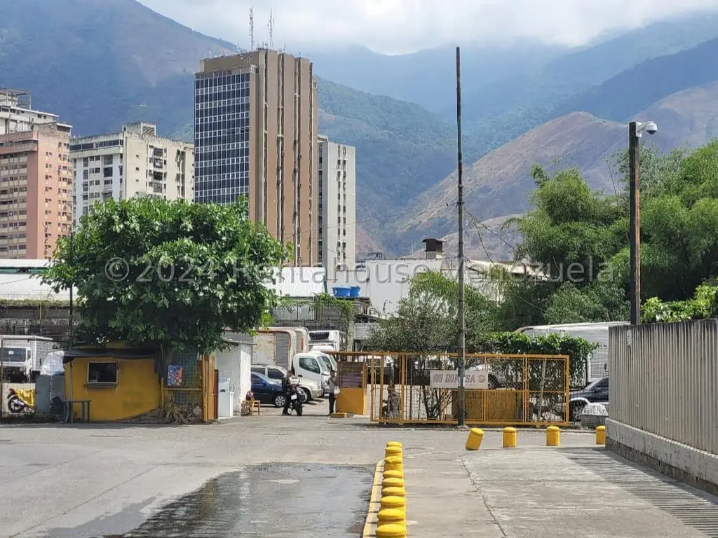 Terreno en Los Cortijos de Lourdes, Caracas - 1
