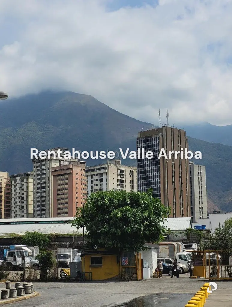 Terreno en Los Cortijos de Lourdes, Caracas – 11