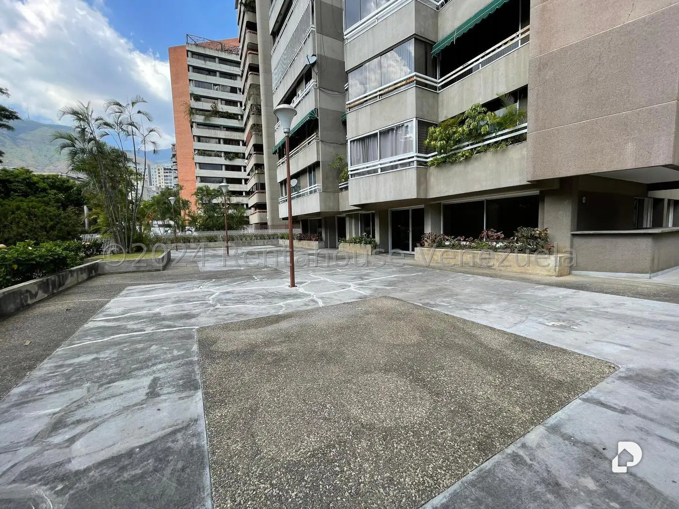 Apartment in La Florida, Caracas – 25