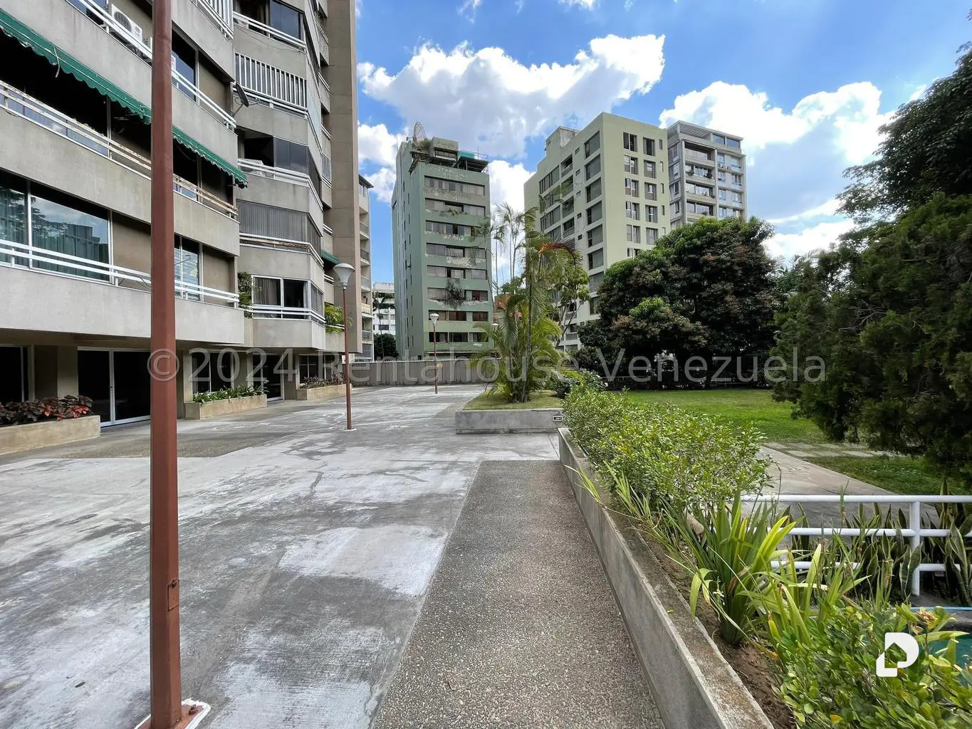 Apartment in La Florida, Caracas – 24
