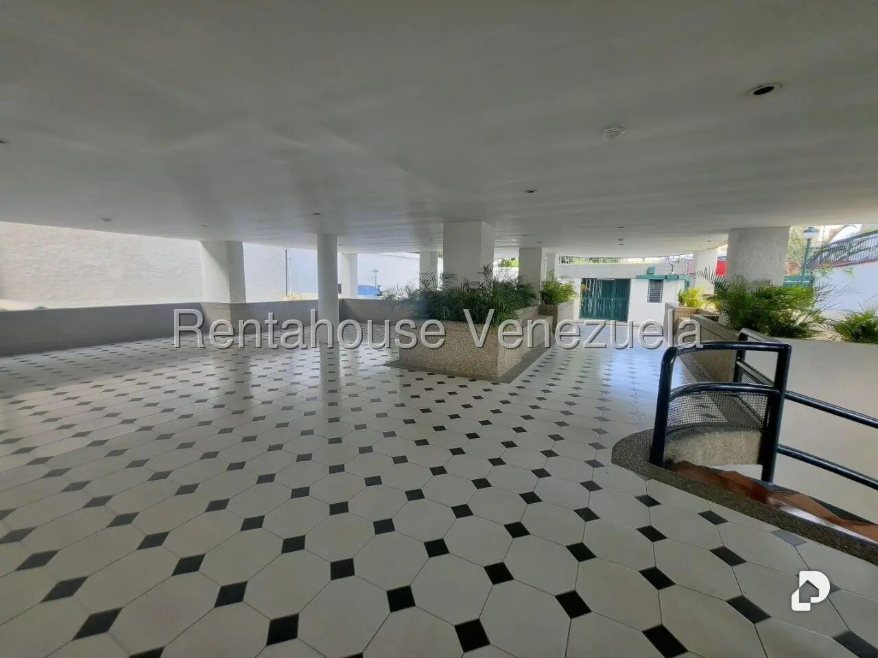 Apartamento en La Florida, Caracas – 24