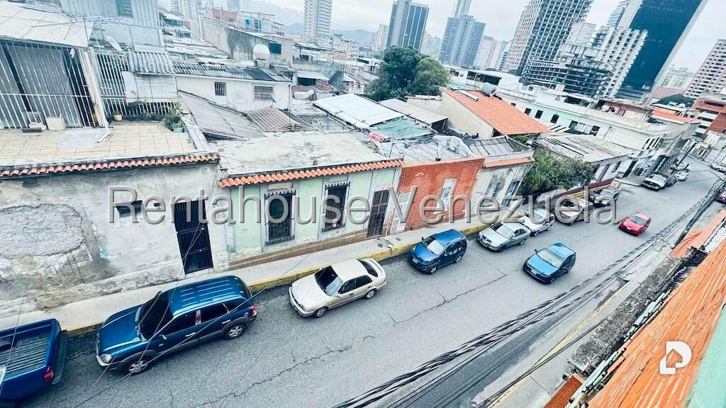 Edificio en La Candelaria, Caracas – 25