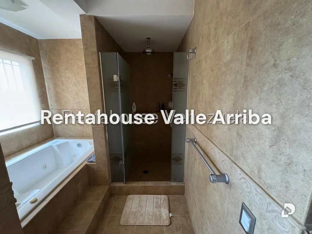 Casa en Alto Hatillo, Caracas – 24
