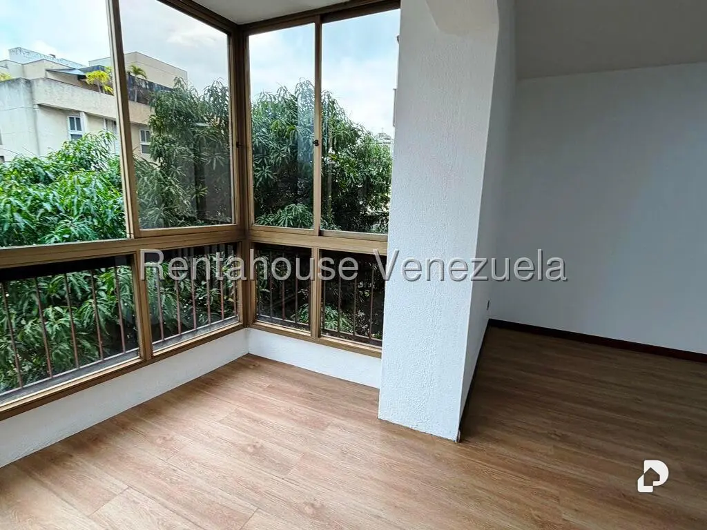 Apartamento en Los Palos Grandes, Caracas – 11