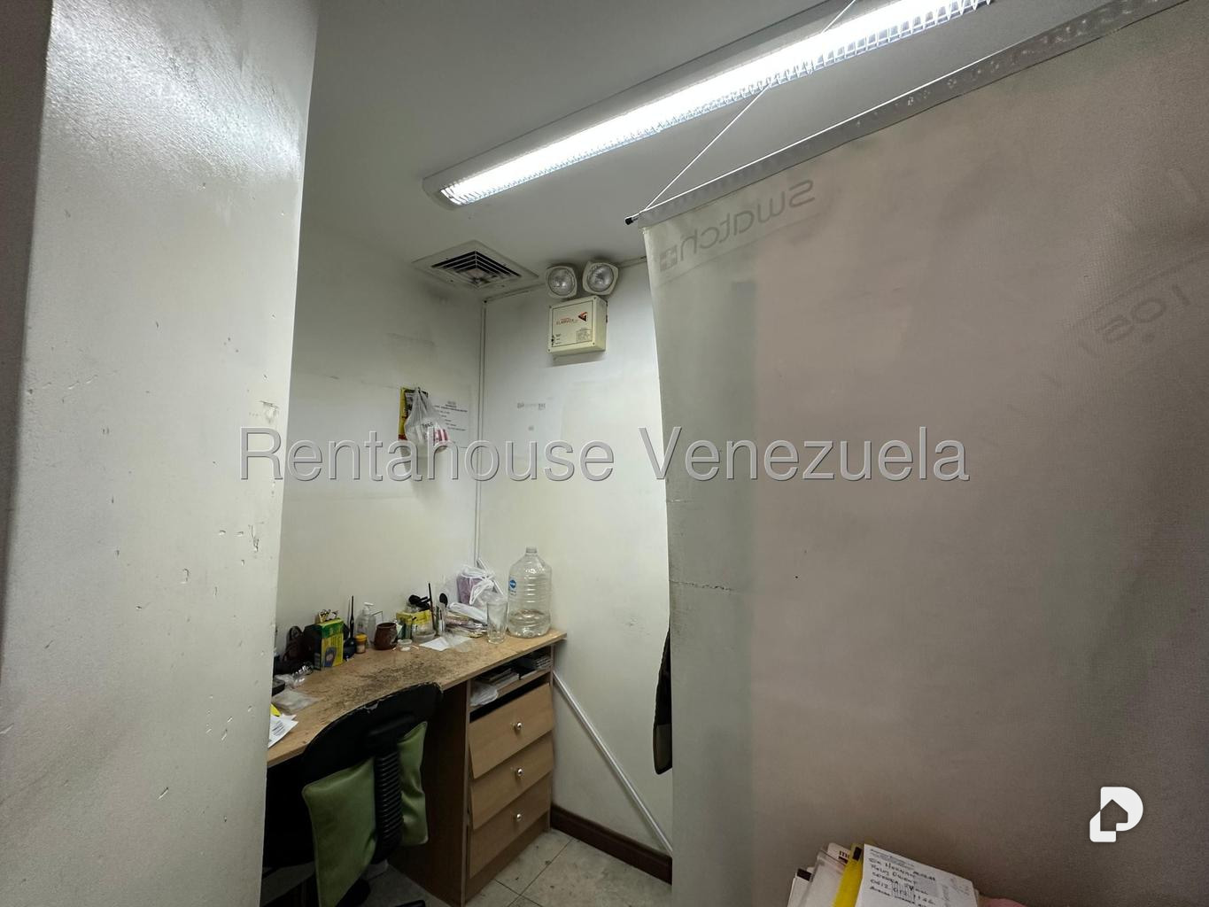 Local comercial en El Paraíso, Caracas – 19