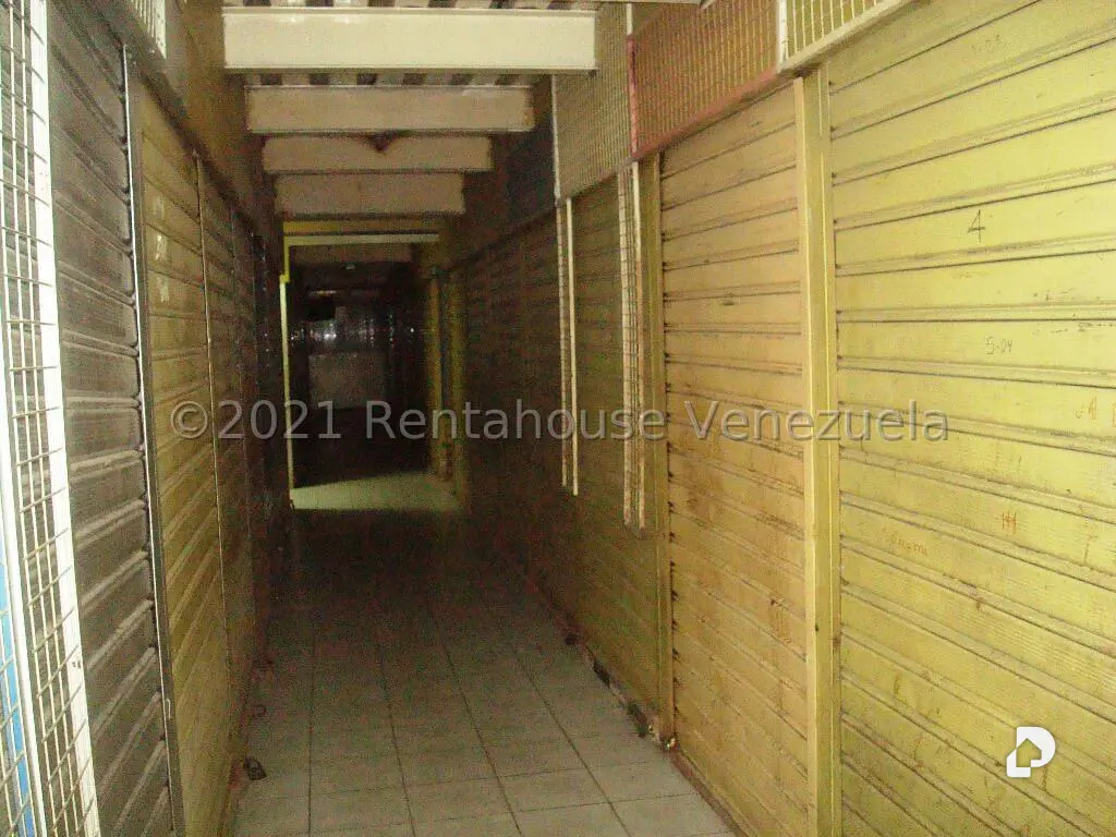 Building in El Cementerio, Caracas – 4