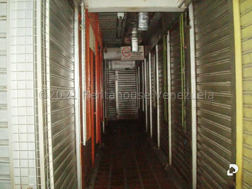 Building in El Cementerio, Caracas – 17