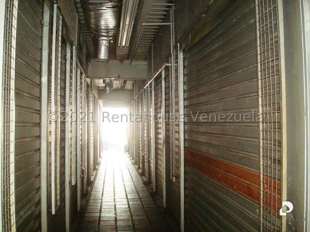 Building in El Cementerio, Caracas – 11