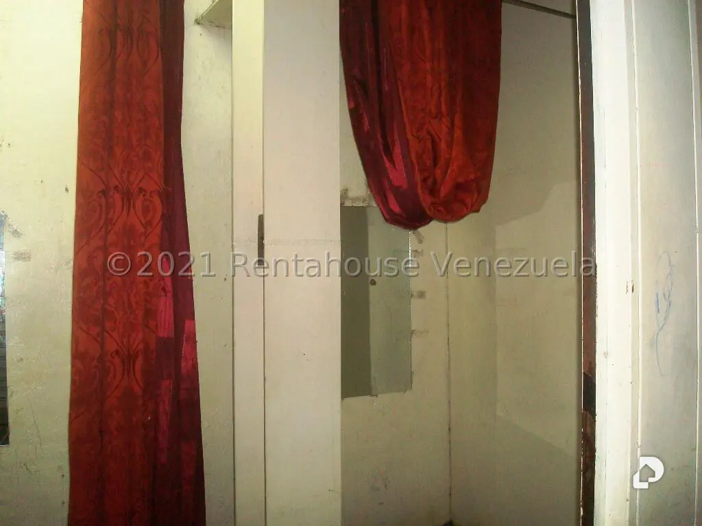 Building in El Cementerio, Caracas – 16