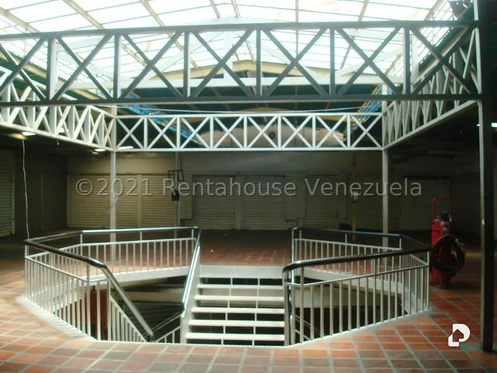 Building in El Cementerio, Caracas – 18
