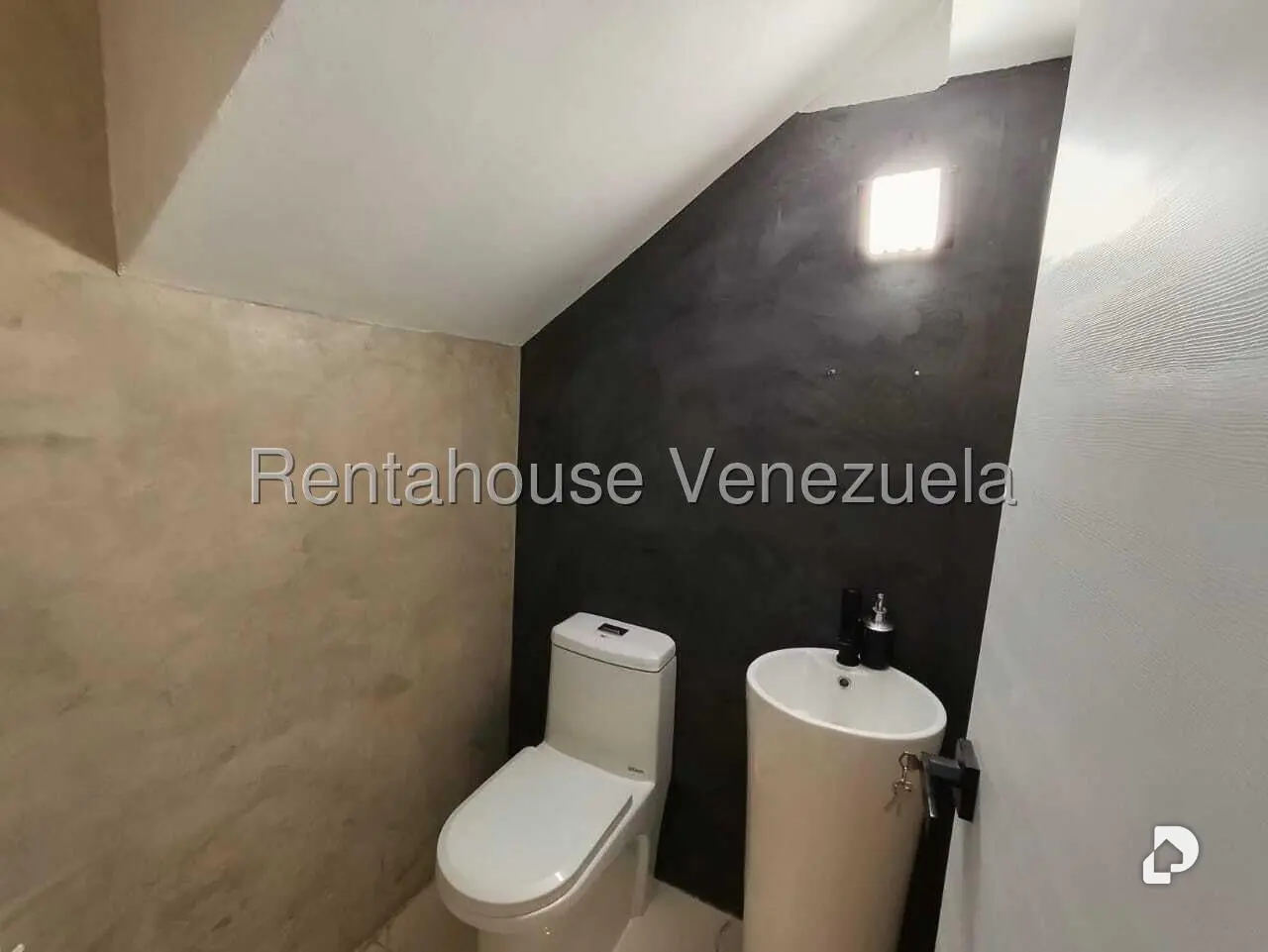Apartamento en Las Esmeraldas, Caracas – 11