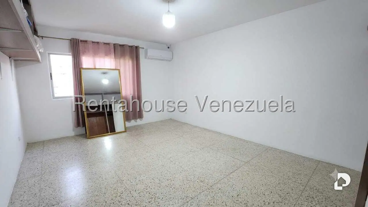 Casa en San Román, Caracas – 24