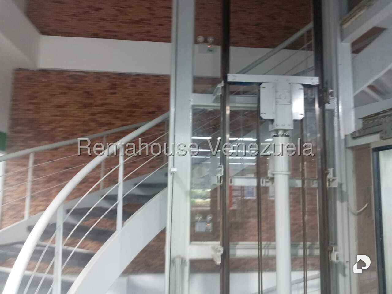 Local comercial en Parroquia La Candelaria, Caracas – 2