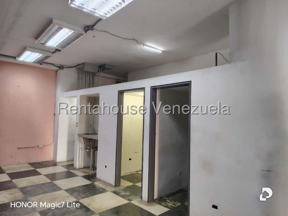 Local comercial en Parroquia La Candelaria, Caracas – 17