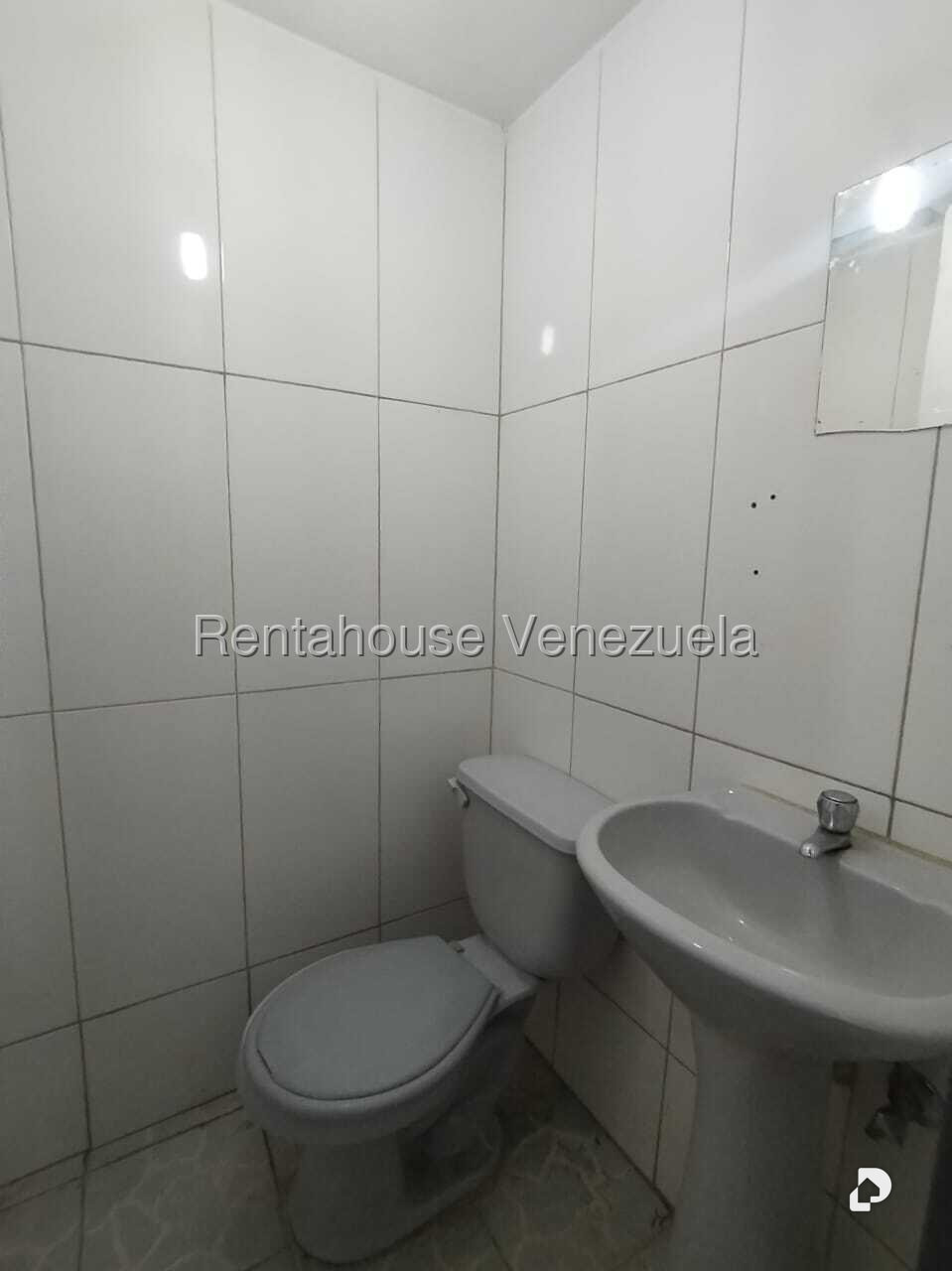 Local comercial en Parroquia La Candelaria, Caracas – 26