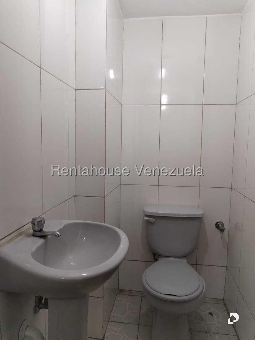 Local comercial en Parroquia La Candelaria, Caracas – 25