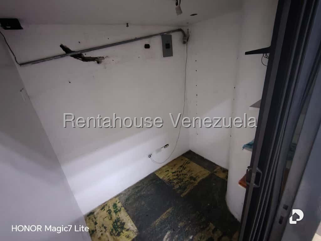 Local comercial en Parroquia La Candelaria, Caracas – 19
