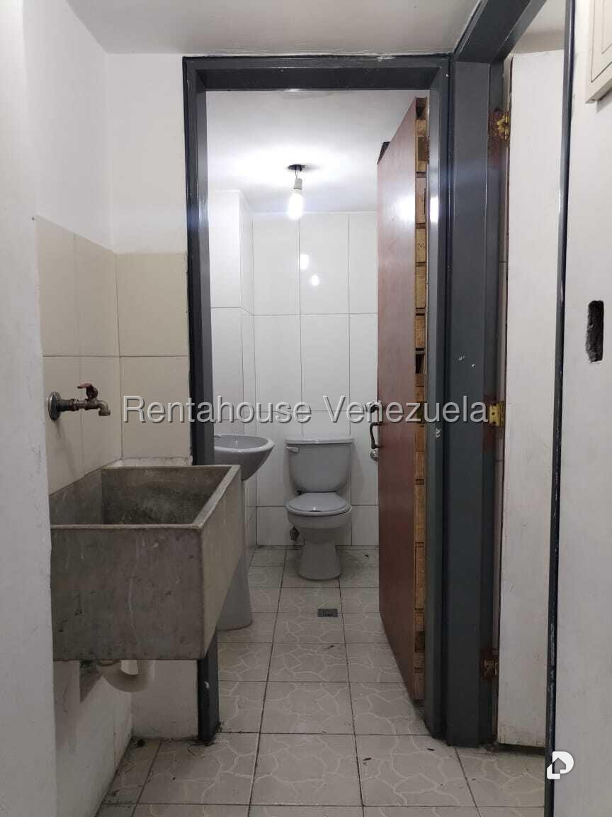Local comercial en Parroquia La Candelaria, Caracas – 24
