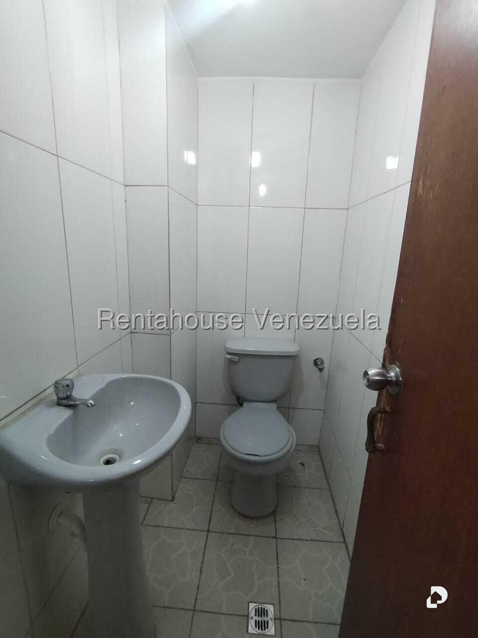 Local comercial en Parroquia La Candelaria, Caracas – 23