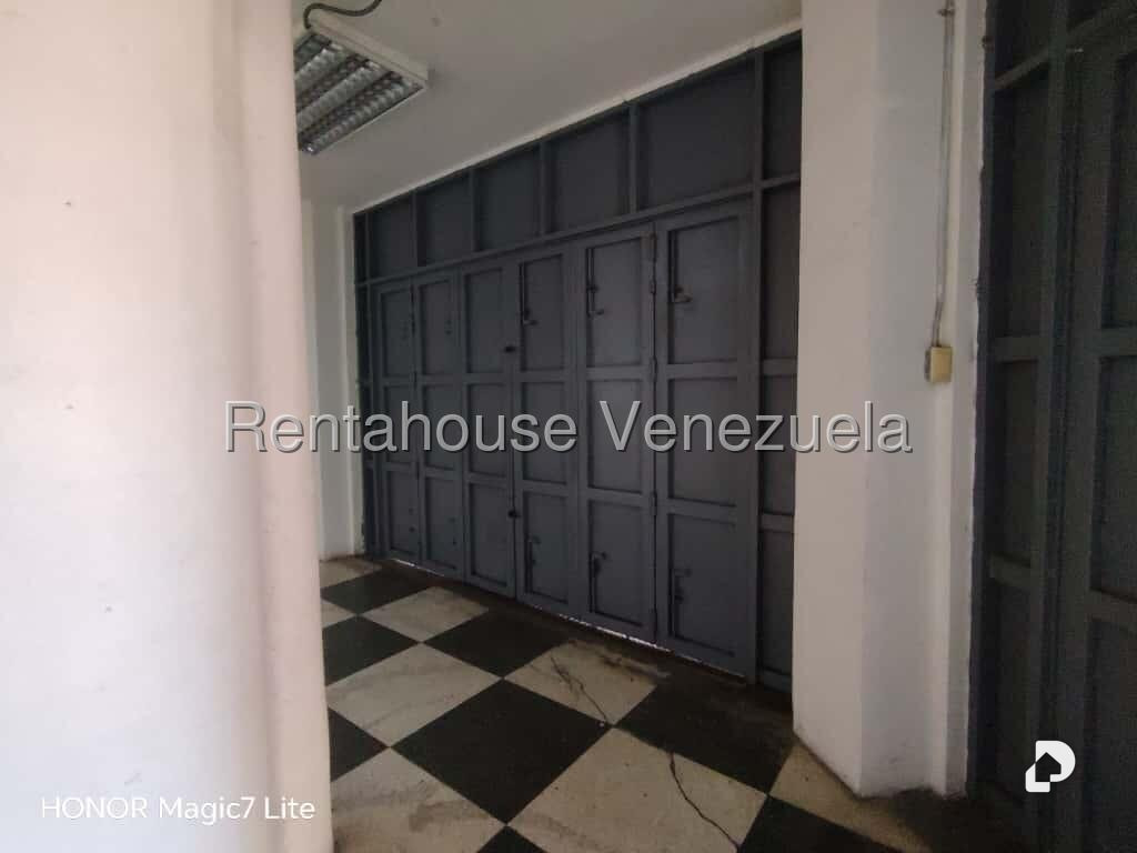 Local comercial en Parroquia La Candelaria, Caracas – 11