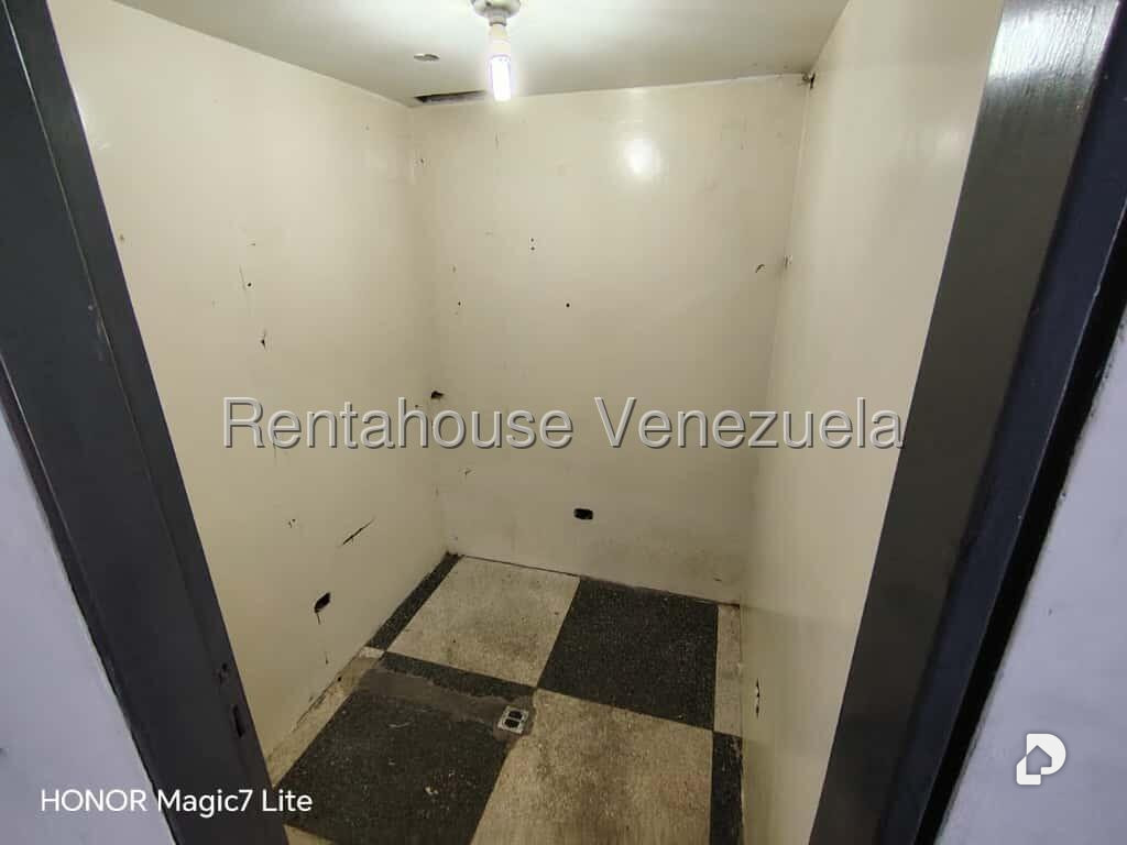 Local comercial en Parroquia La Candelaria, Caracas – 18