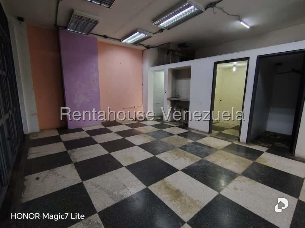 Local comercial en Parroquia La Candelaria, Caracas – 14