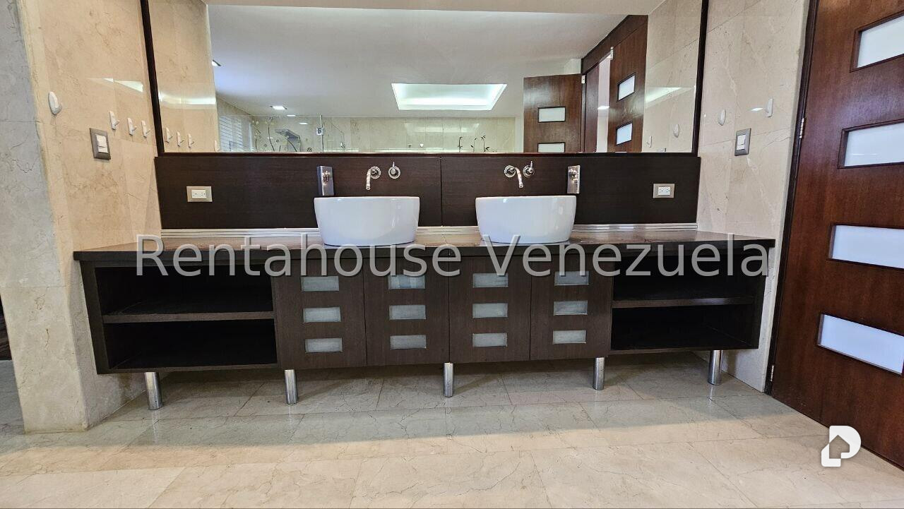Casa en Cumbres de Curumo, Caracas – 14
