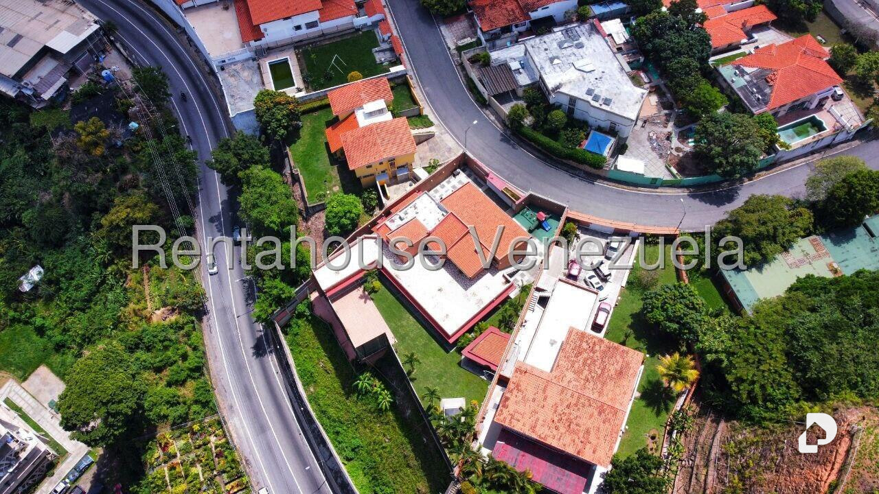 Casa en Cumbres de Curumo, Caracas – 28