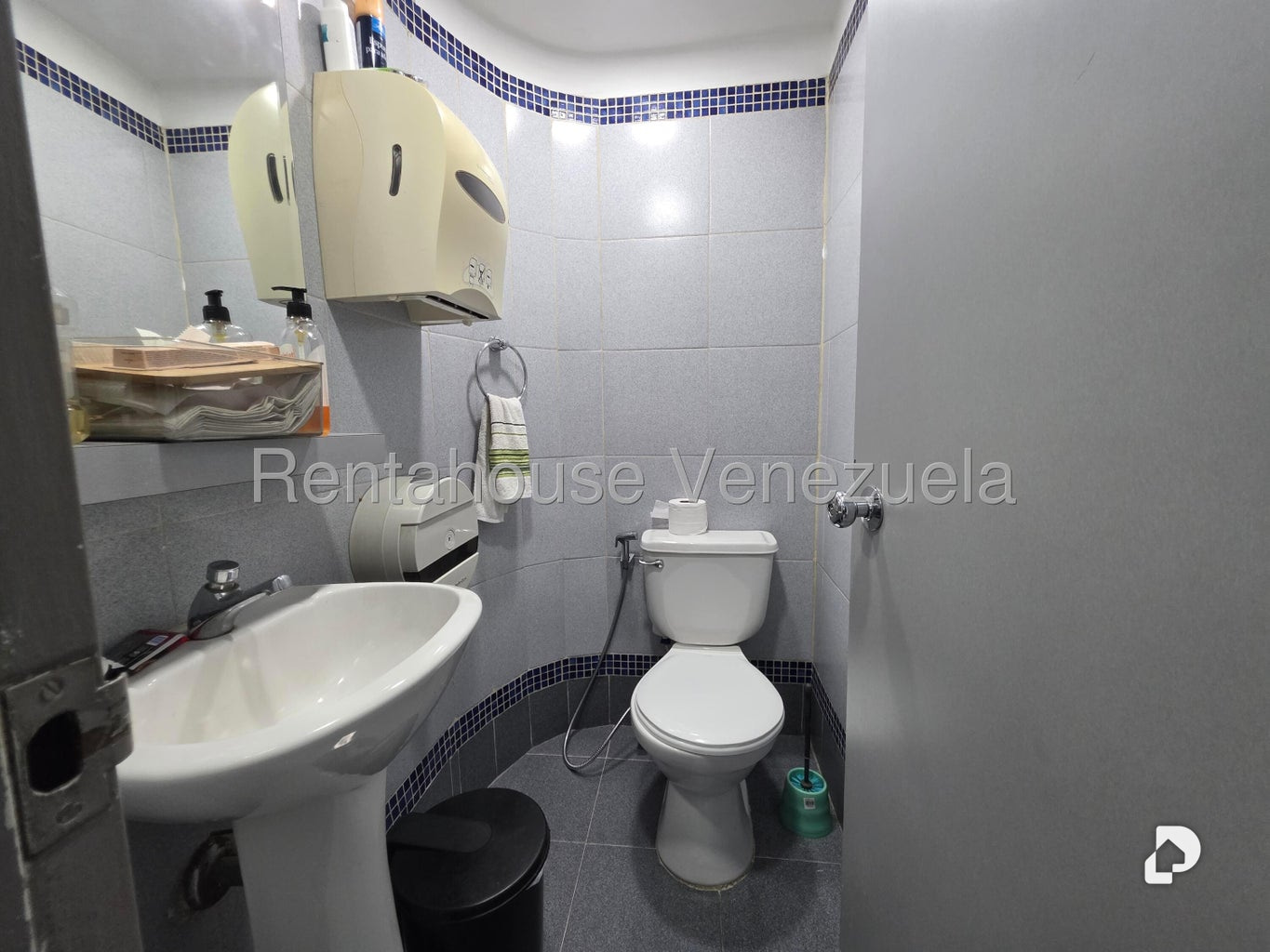 Oficina en El Rosal, Caracas – 28