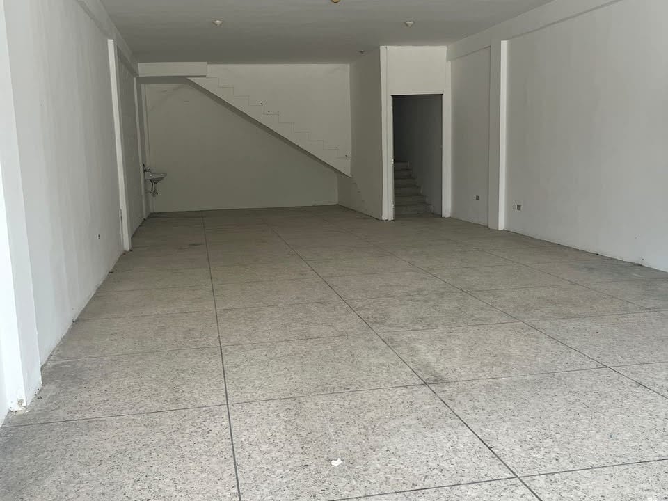 Commercial space in Los Guayos - 1