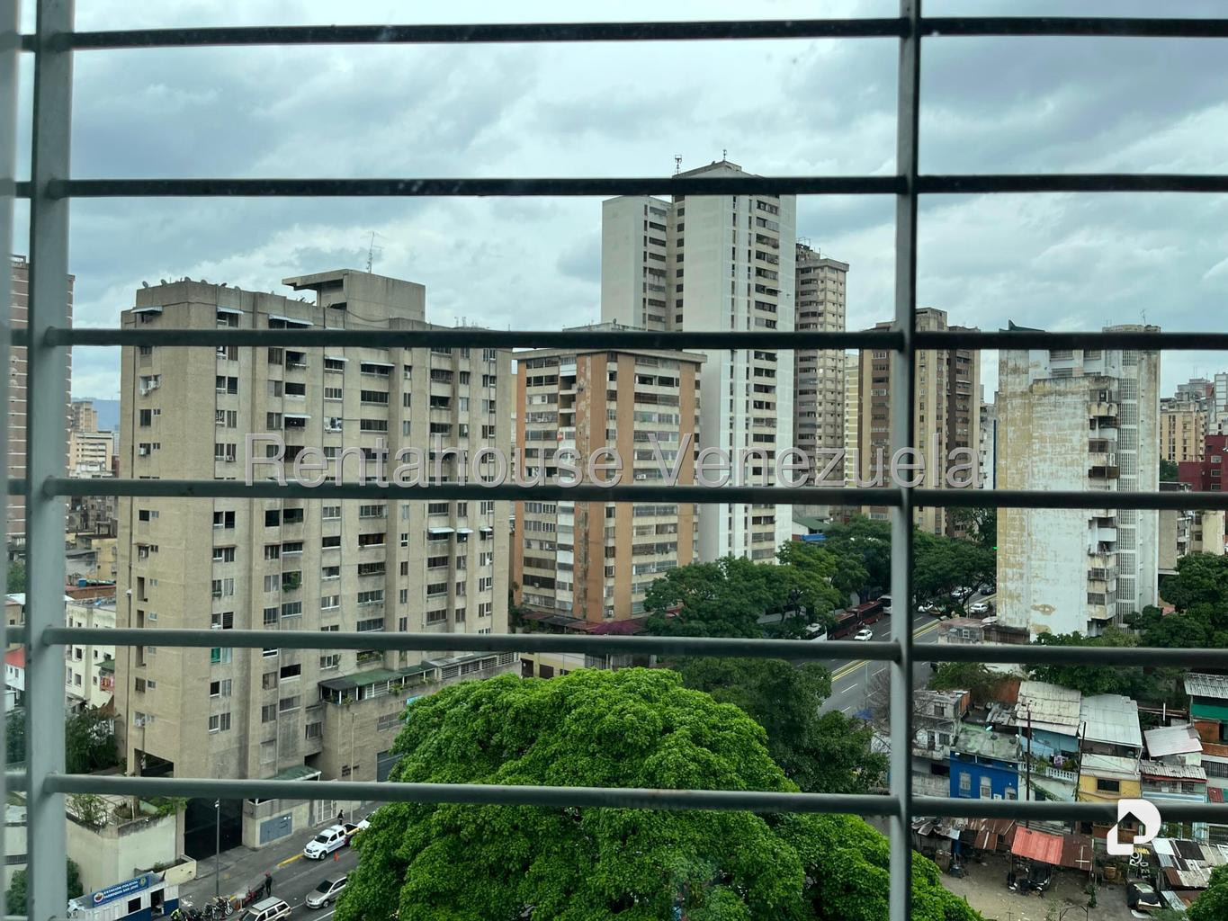 Apartamento en San Bernardino, Caracas – 11