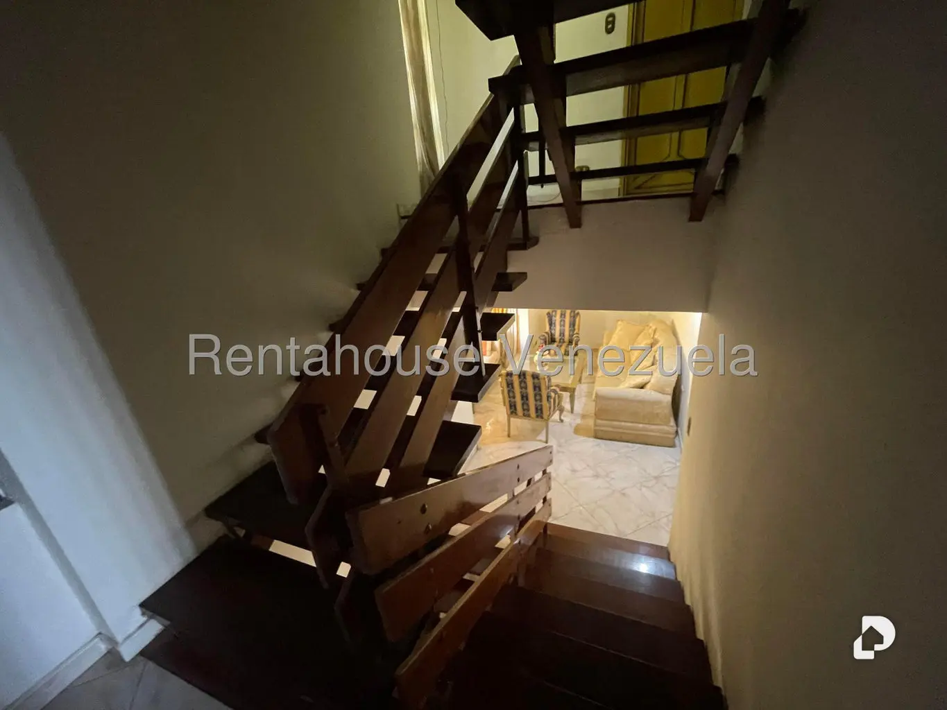 Casa en Los Naranjos (del Cafetal), Caracas – 30