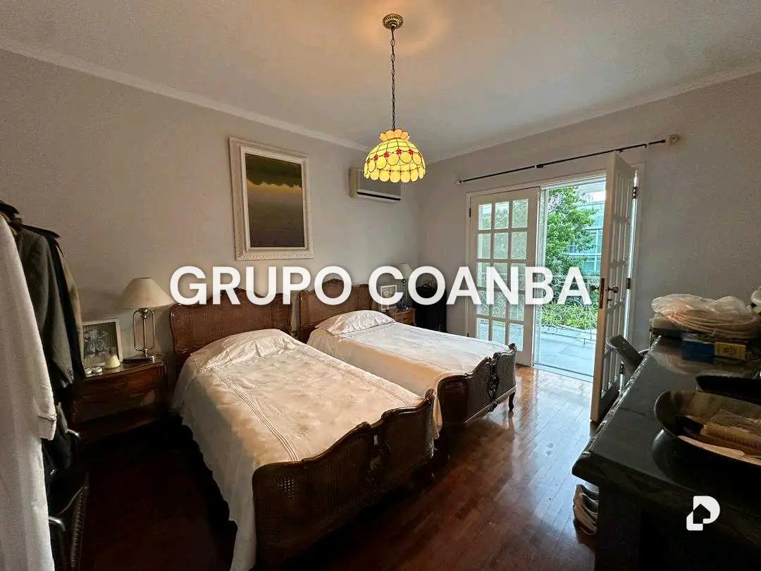 Casa en Altamira, Caracas – 13