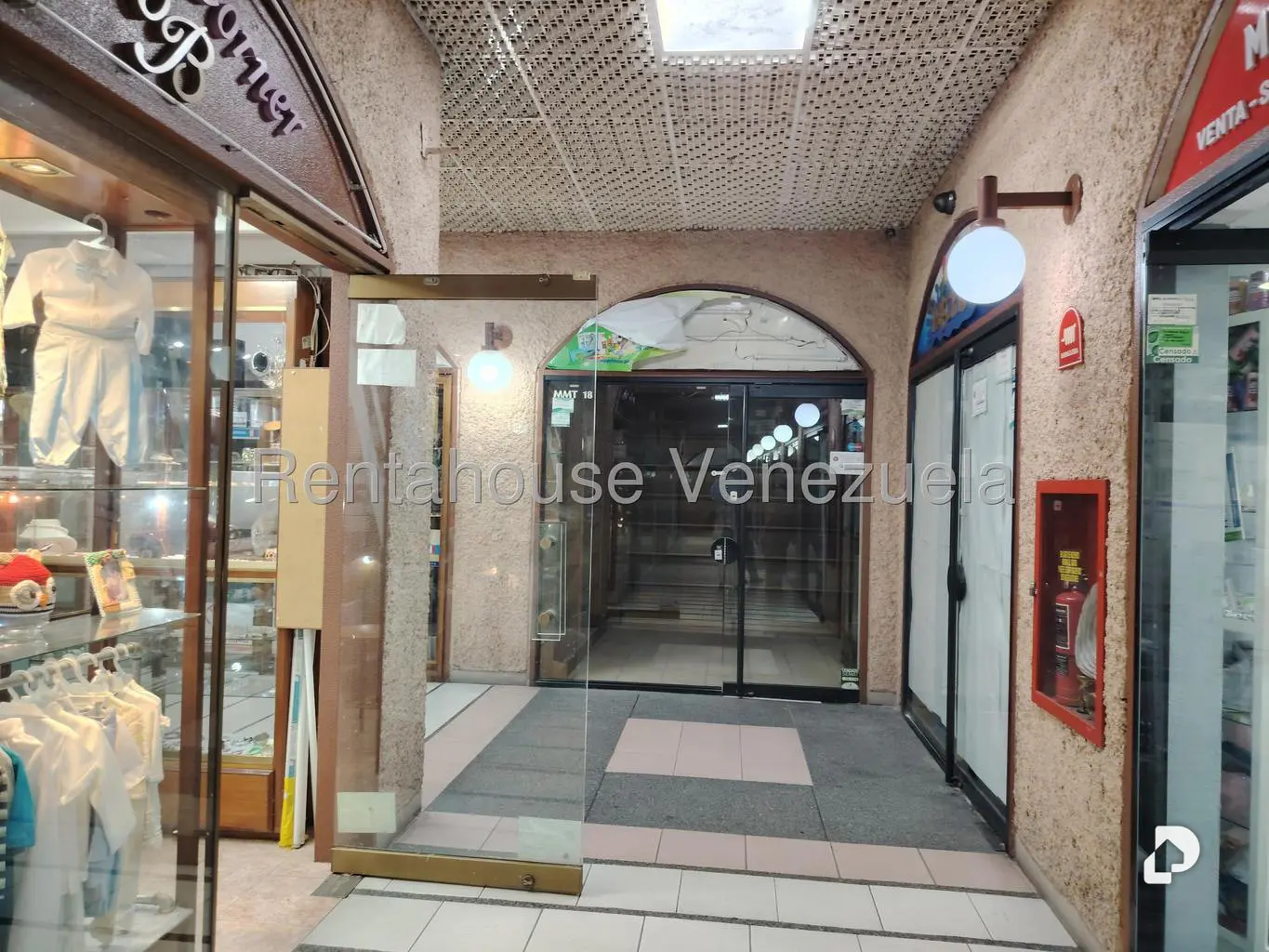 Local comercial en Prados del Este, Caracas