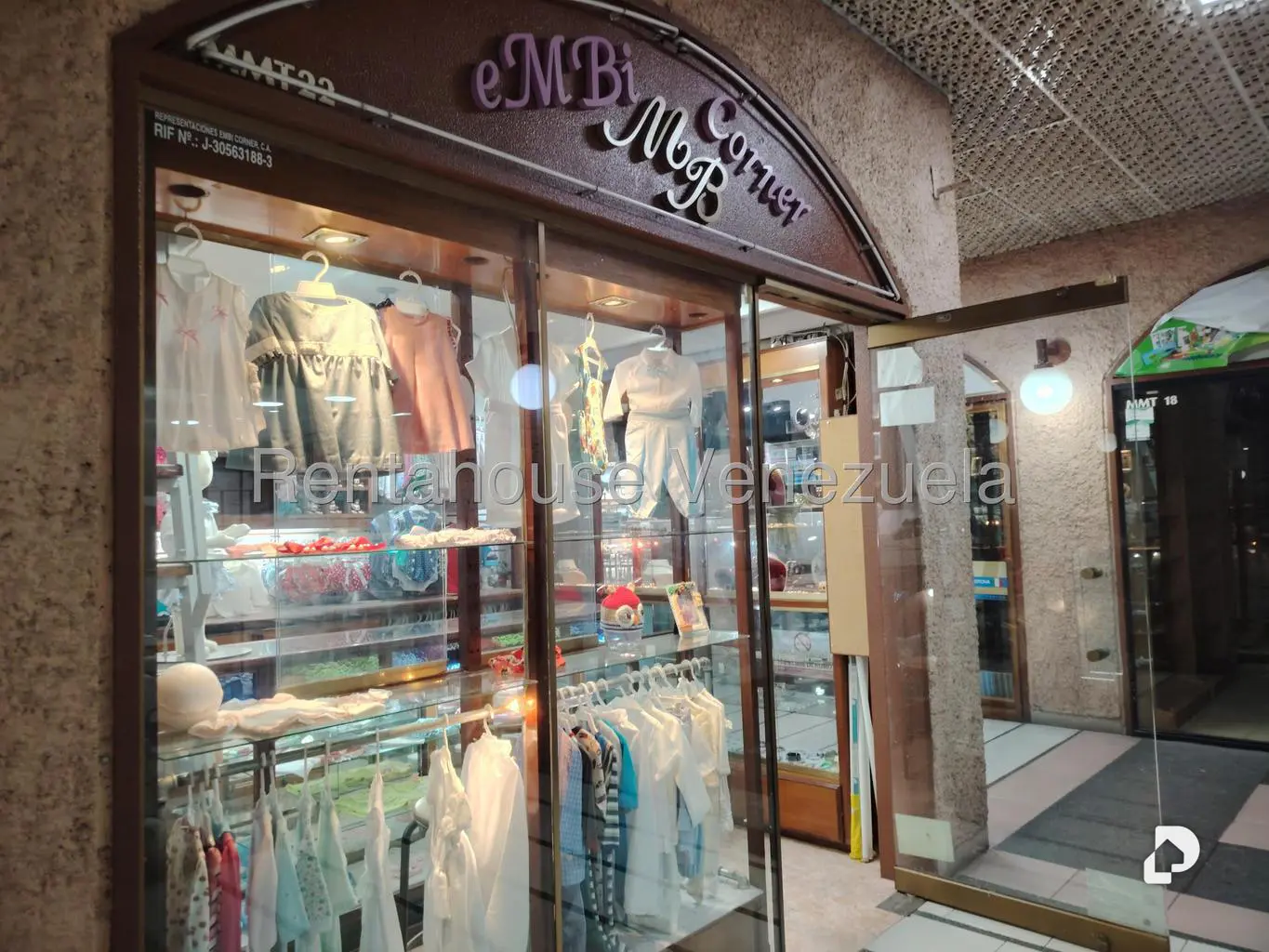 Local comercial en Prados del Este, Caracas