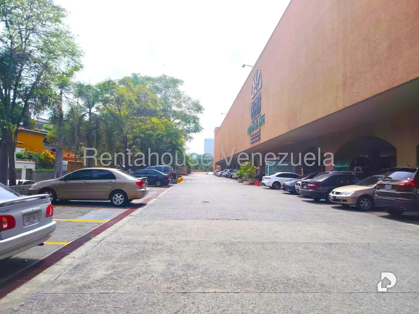 Local comercial en Prados del Este, Caracas