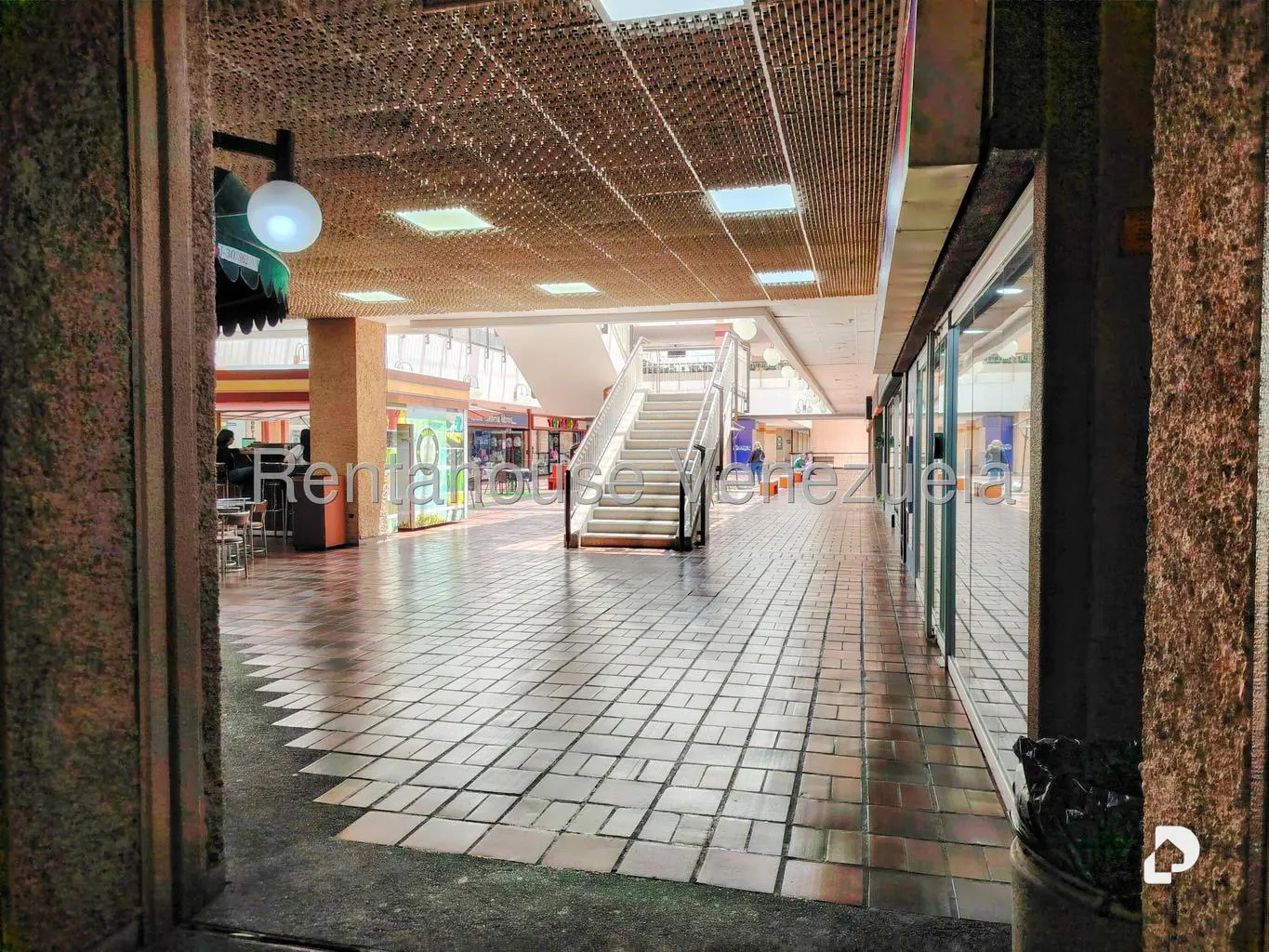 Local comercial en Prados del Este, Caracas