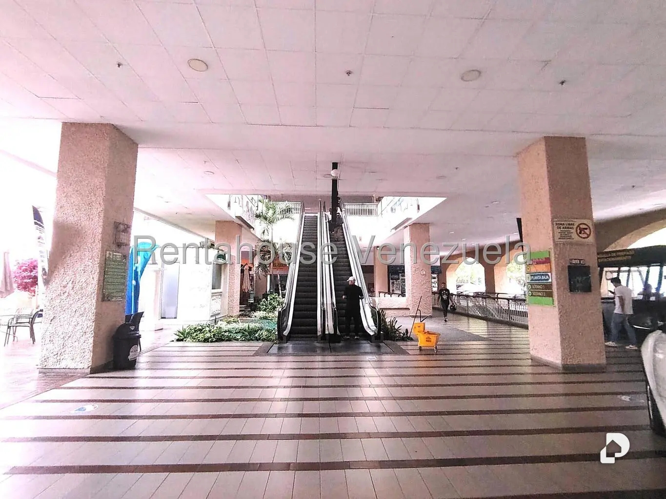 Local comercial en Prados del Este, Caracas