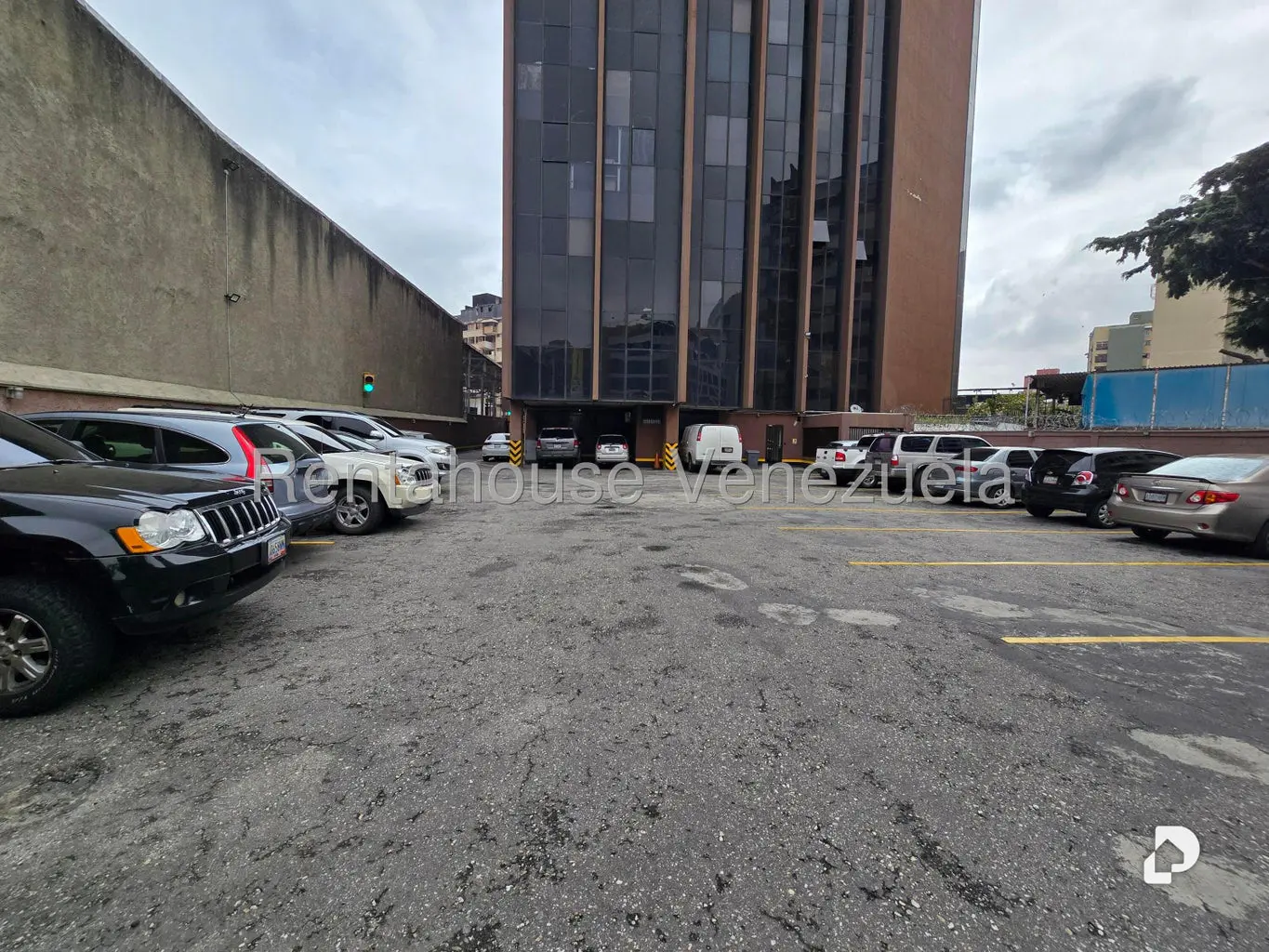 Oficina en Los Dos Caminos, Caracas – 18