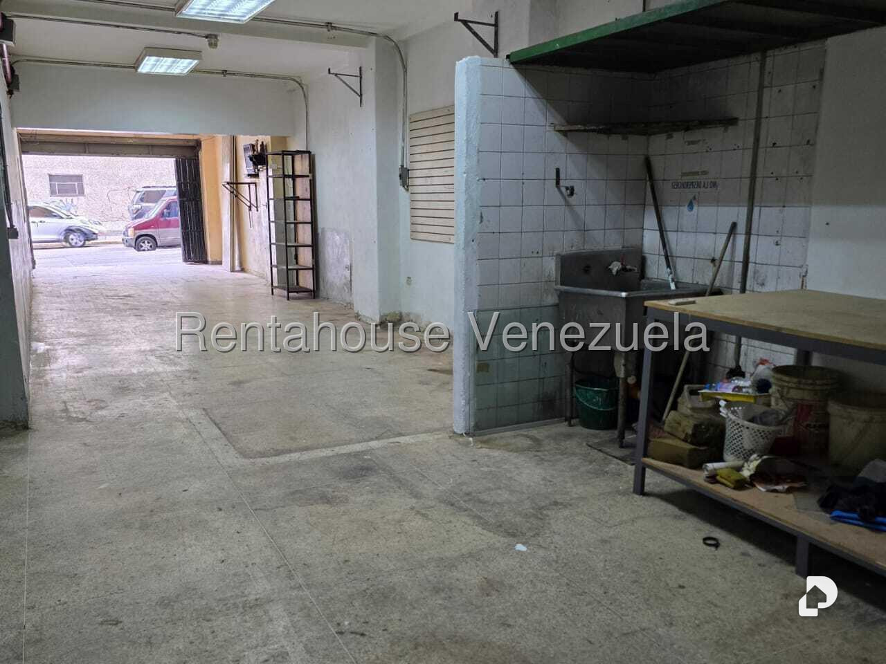 Local comercial en Parroquia La Candelaria, Caracas – 2