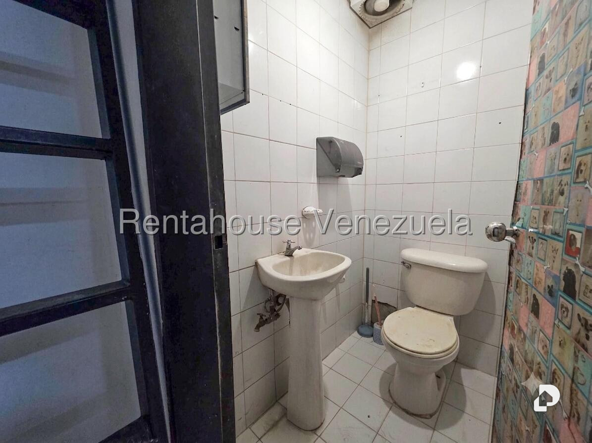 Local comercial en Los Dos Caminos, Caracas – 12
