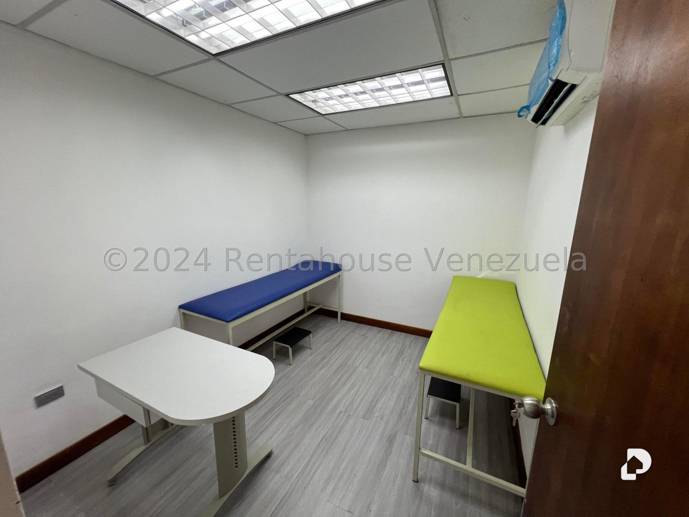 Local comercial en El Marqués, Caracas – 24